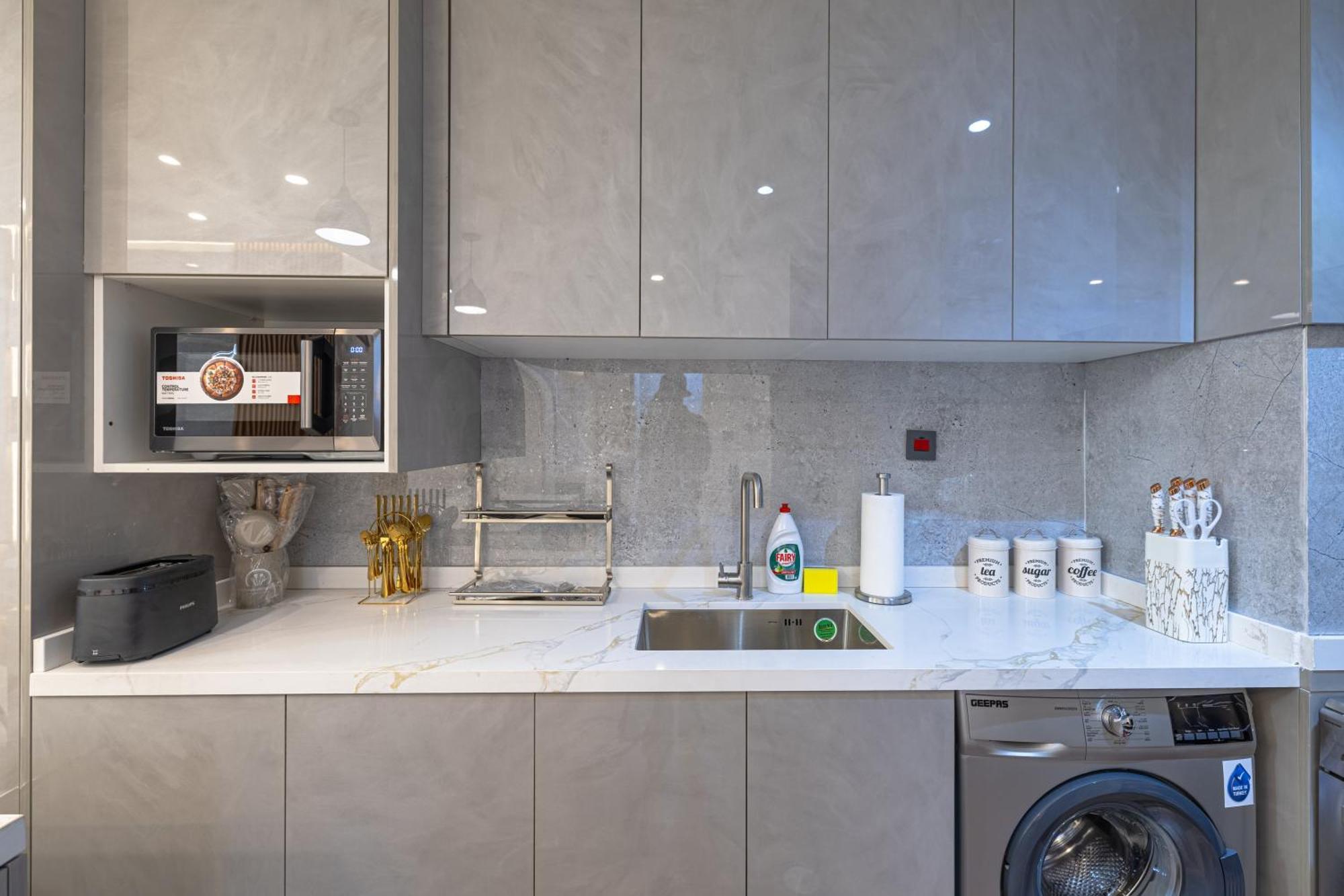 Apartment Modern 1br With High Floor Near Mall & Tram *